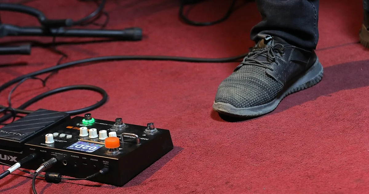 A rock band or pop band is a small musical ensemble that performs rock music, pop music, or a related genre.
